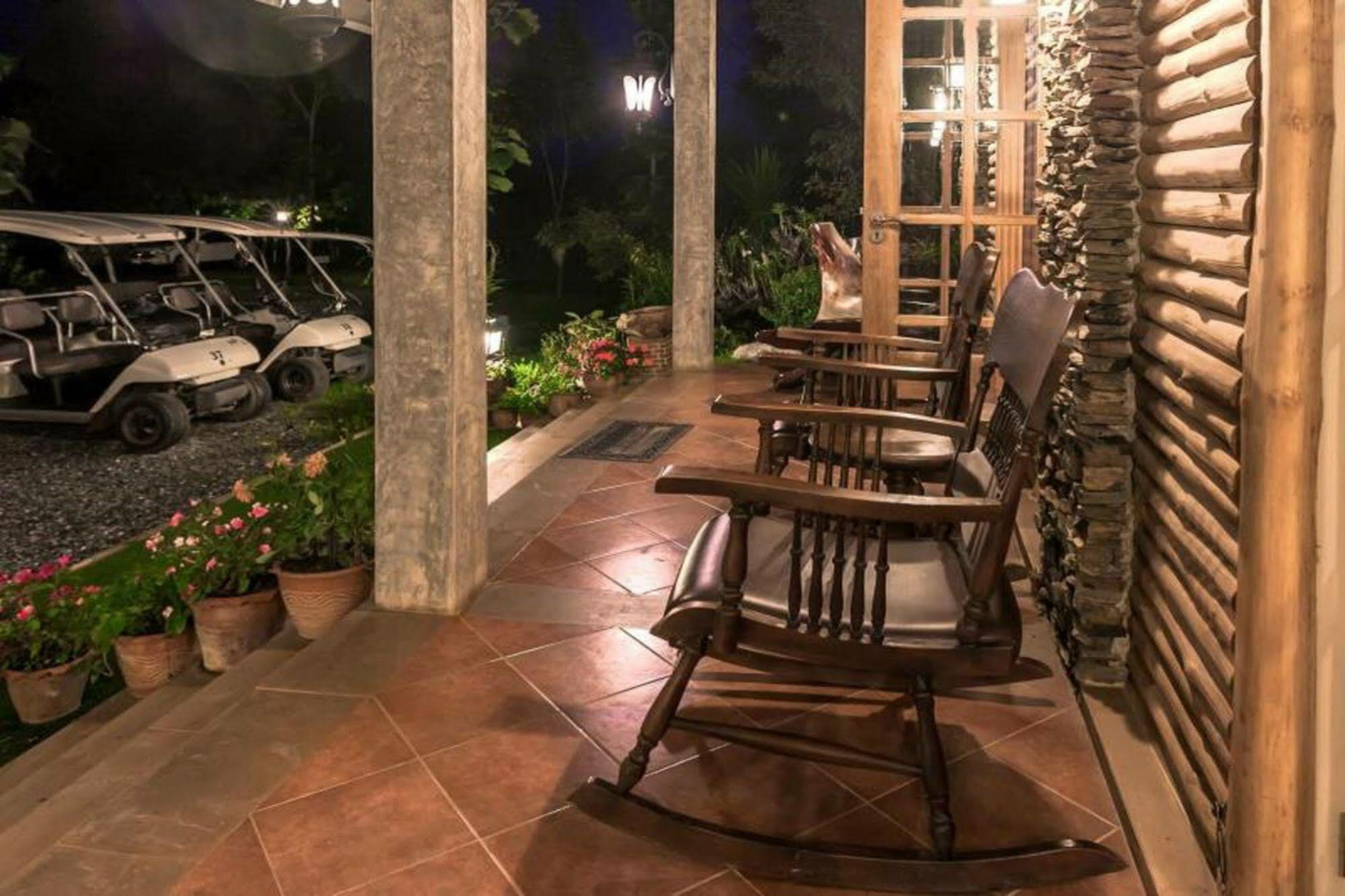 Phukumhom Khao Yai Hotell Wangkata Exteriör bild
